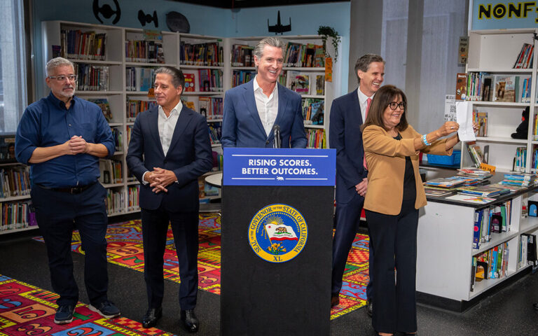 کالیفرنیا، قانون حمایت از حقوق والدین و کودکان را تصویب کرد