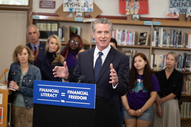 کاهش هزینه‌های انرژی خانواده‌ها در کالیفرنیا